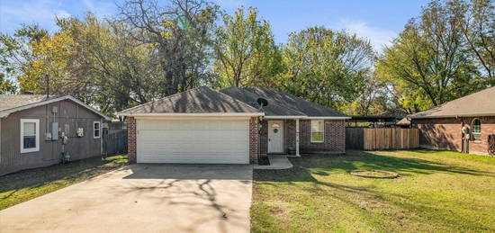 412 E  Locust St, Collinsville, TX 76233