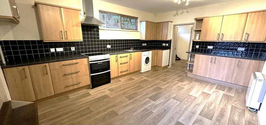 1 bedroom detached house