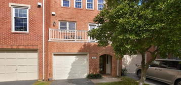 5932 Munson Ct, Falls Church, VA 22041