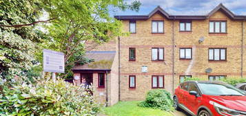 Flat for sale in Overton Drive, Chadwell Heath RM6