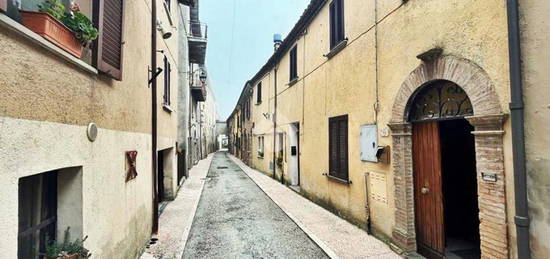 CASA SEMINDIPENDENTE A FOSSATO DI VICO