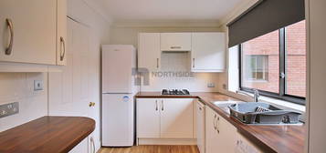 Flat to rent in Spencer Close, London N3