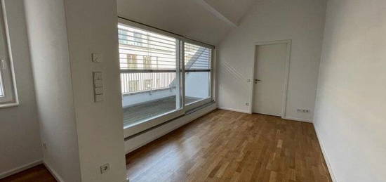 Sanierte 4 Zimmer Wohnung in TOP Lage mit TERRASSE per SOFORT zu VERMIETEN