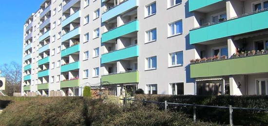 Hallestr. 55, 7 MR - Frisch renovierte 3-Zimmer-Wohnung mit Loggia in zentraler Lage