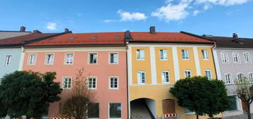 Sonnige 3-Zimmer Wohnung am Stadtplatz mit EBK