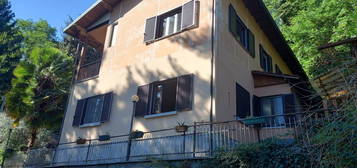 Casa indipendente in vendita in via Stazione, 4