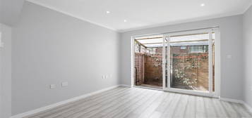 Town house to rent in Morland Place, London N15