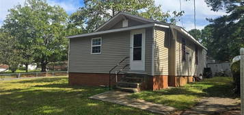 501 Jackson St, Badin, NC 28009