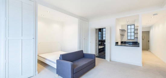 Studio to rent in Donovan Court, Drayton Gardens, London SW10