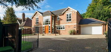 5 bedroom detached house for sale