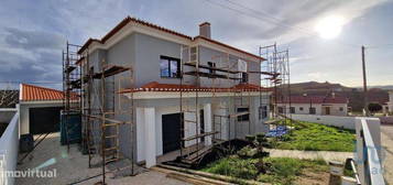 Casa T4 em Ventosa de 265,00 m2