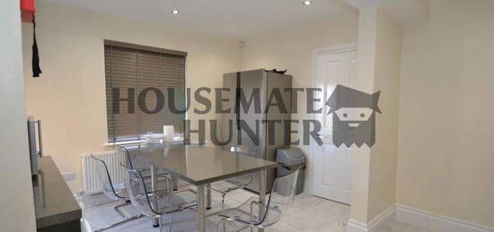 End terrace house to rent in Mill Hill Lane, Leicester LE2