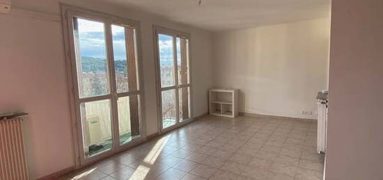 Aix en Provence - Appartement T2 vide - balcon -parking