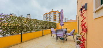 Apartamento T2 C/ Terraço em Massamá -Sintra