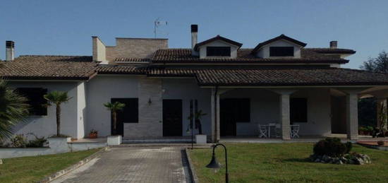 Villa in vendita in via Campostefano