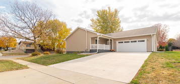 941 Prestien Dr, Denver, IA 50622