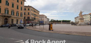 Quadrilocale piazza della Repubblica, 67, Via Grande - Piazza della Repubblica, Livorno