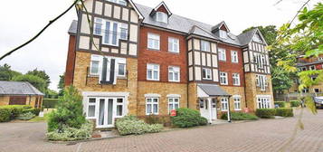 Flat to rent in Hazlitt Drive, Maidstone ME16