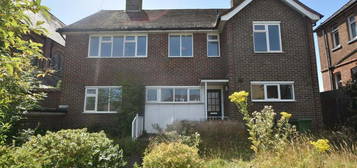 5 bedroom detached house