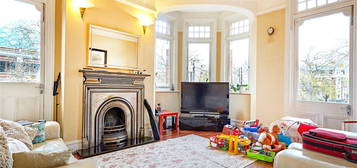 Flat to rent in Phoenix Lodge Mansions, Brook Green, London W6