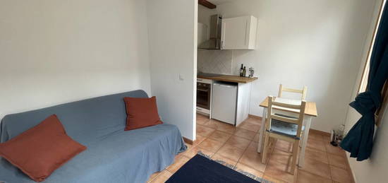 Studio meublé  à louer, 1 pièce, 29 m², Étage 3/4