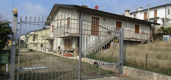 Casa indipendente in vendita in via Paolo VI s.n.c