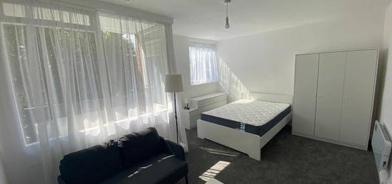 3 bed flat to rent