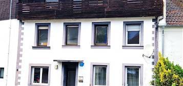 Beckingen-Haustadt: Einfamilienhaus  Wfl. 135m² mit Potenzial in zentraler, verkehrsberuhiger Zone
