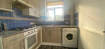 Flat to rent in Bolton Road, Bolton BL3