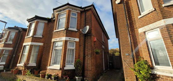 3 bedroom semi-detached house to rent