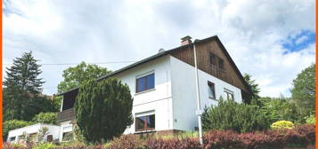 Herrliche Aussichtslage, ideal für die große Familie mit Büro, 834 m² Grundstück, 3 Garagen.