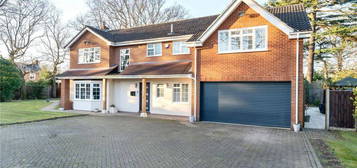 5 bedroom detached house