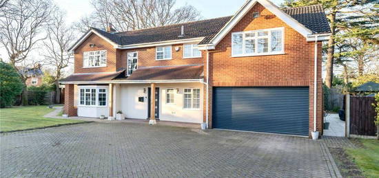 5 bedroom detached house