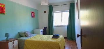 727508 - Quarto com cama de solteiro em...