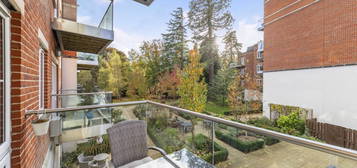 Flat for sale in Lynwood Village, Ascot SL5