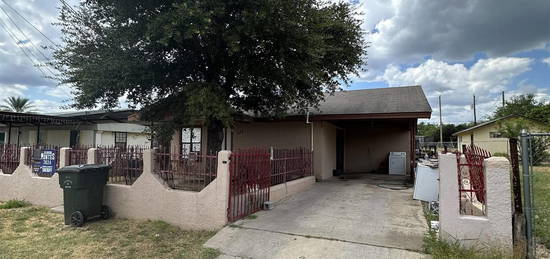 609 Diaz St, Zapata, TX 78076