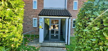 Flat to rent in Rose Valley, Brentwood CM14