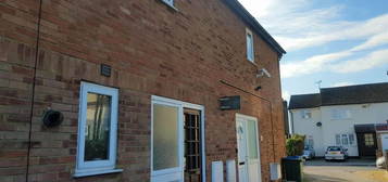 Flat to rent in Northern Road, Aylesbury HP19