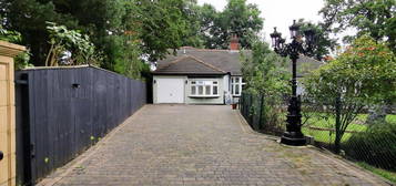 5 bed bungalow for sale