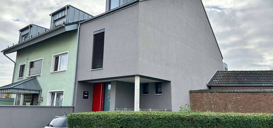 Neuwertiges Einfamilienhaus im Herzen von Porz-Urbach!