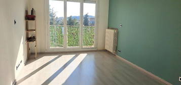 Appartement  à louer, 4 pièces, 3 chambres, 68 m²