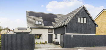 4 bed detached house for sale