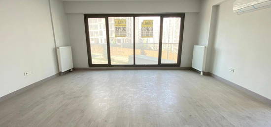 AHES MSAL STANBULDA KRALIK 118m2 CADDE CEPHE 3+1 5.ARAKAT DARE