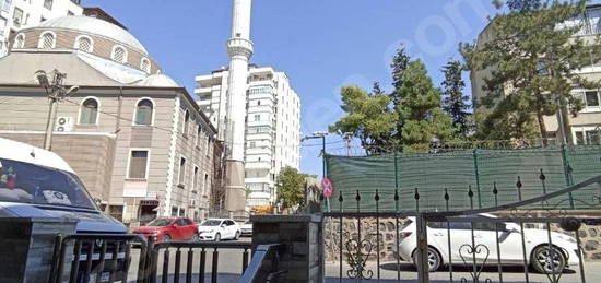 Yenişehir emniyet müdürlüğünün hemen arkası uygun daire sitede