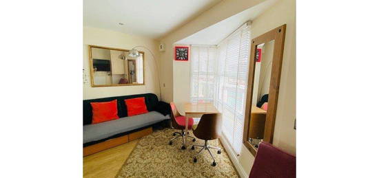 Flat to rent in Little Western St, Brighton BN3