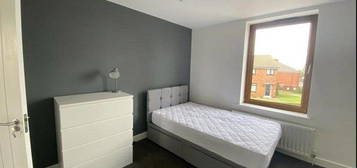 Room to rent in North Eastern Road, Thorne, Doncaster DN8