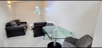 2 bed flat to rent