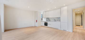 Flat to rent in Voss Court, London SW16