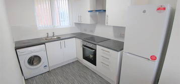 Flat to rent in Minster Court, Liverpool L7