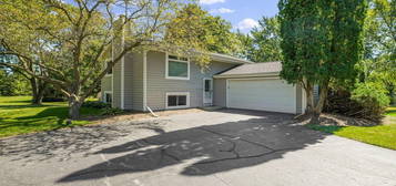 S87W27330 Ridgeway Ct, Mukwonago, WI 53149